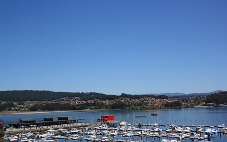 Los clientes que se alojen en esta casa vacacional tienen amarre gratuito en el puerto de Combarro